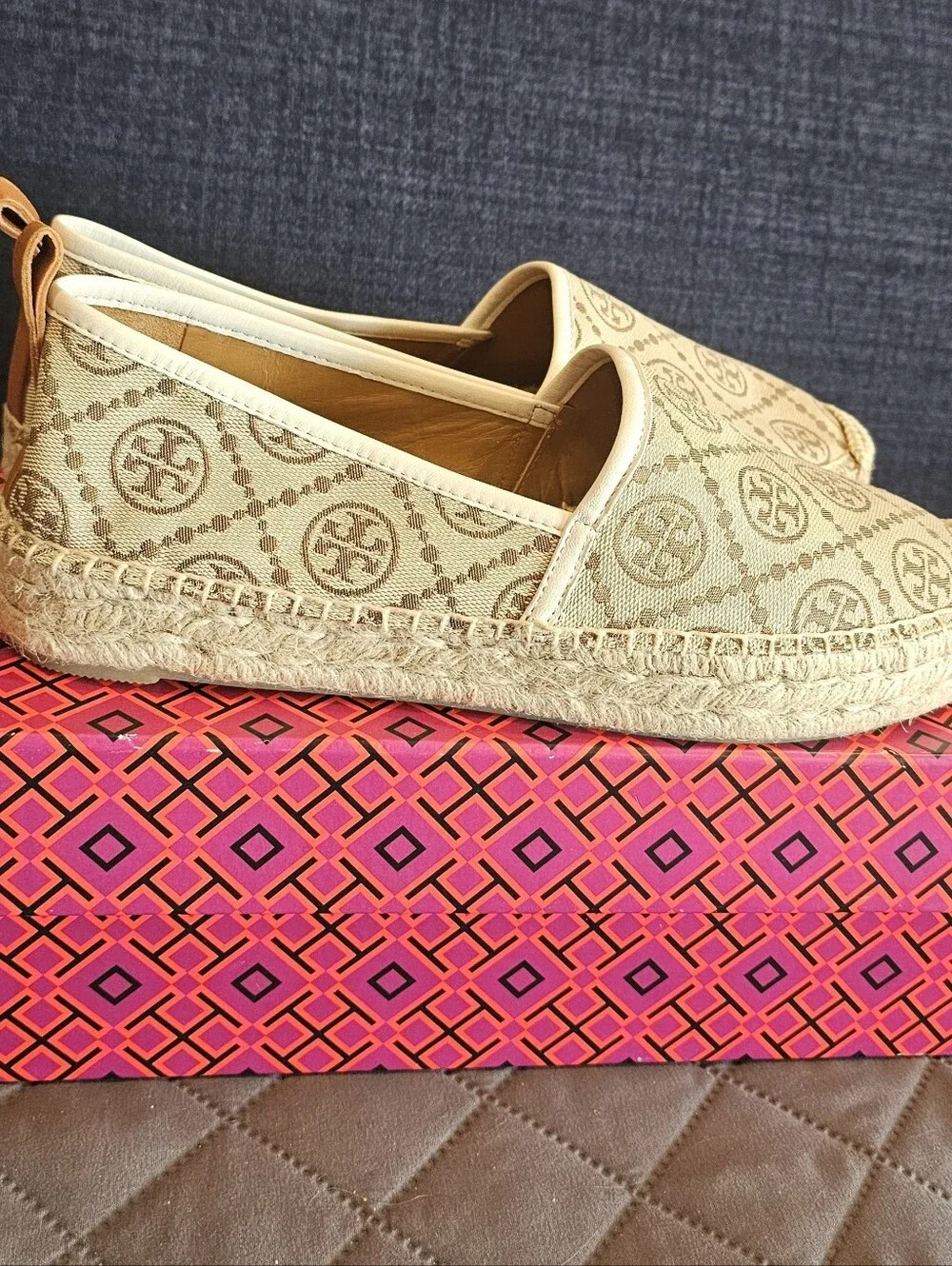 Tory Burch Logo Espadrille Slip-On - Beige